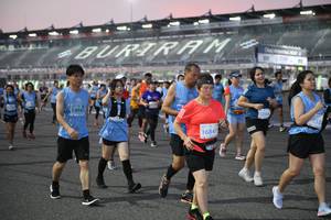 BIB: 53100, 524
                            <button type="button" onclick="openModal(10462924)" class="btn btn-primary btn-sm float-right btn-popup" data-toggle="modal" data-target=".modal-high-quality">
                        <i class="fas fa-shopping-cart"></i> Add to Cart
                    </button>
                                            <button type="button" onclick="isThisMe(10462924, true)" class="btn btn-success btn-sm float-right btn-popup btn-isme hidden" data-toggle="tooltip" data-placement="bottom" title="นี่คือรูปของคุณใช่ไหม คลิกที่นี่เพื่อเอาเข้าอัลบั้ม">
                        <i class="fas fa-plus"></i> Add to album
                    </button>
                    <button type="button" onclick="isThisMe(10462924, false)" class="btn btn-warning btn-sm float-right btn-popup btn-isnotme hidden">
                        <i class="fas fa-ban"></i> Remove from album
                    </button>